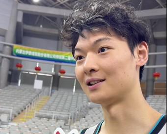 开云-俱乐部杯再战广东,王哲林:有种季后赛的感觉,目标就是卫冕